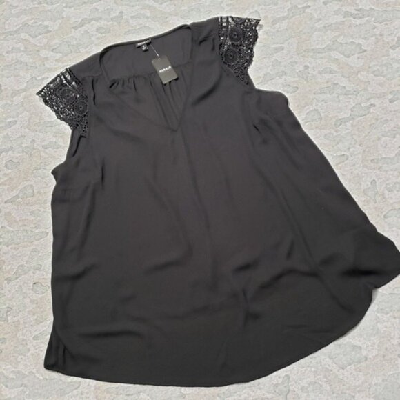 Torrid Top Womens 2 Black V-Neck Pullover Sleeveless NWT - Picture 2 of 13